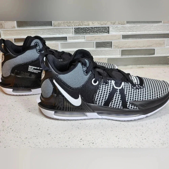 Nike Lebron Witness VII 7 Black & White Men's Size 12.0 DZ3299 001 - Picture 6 of 11